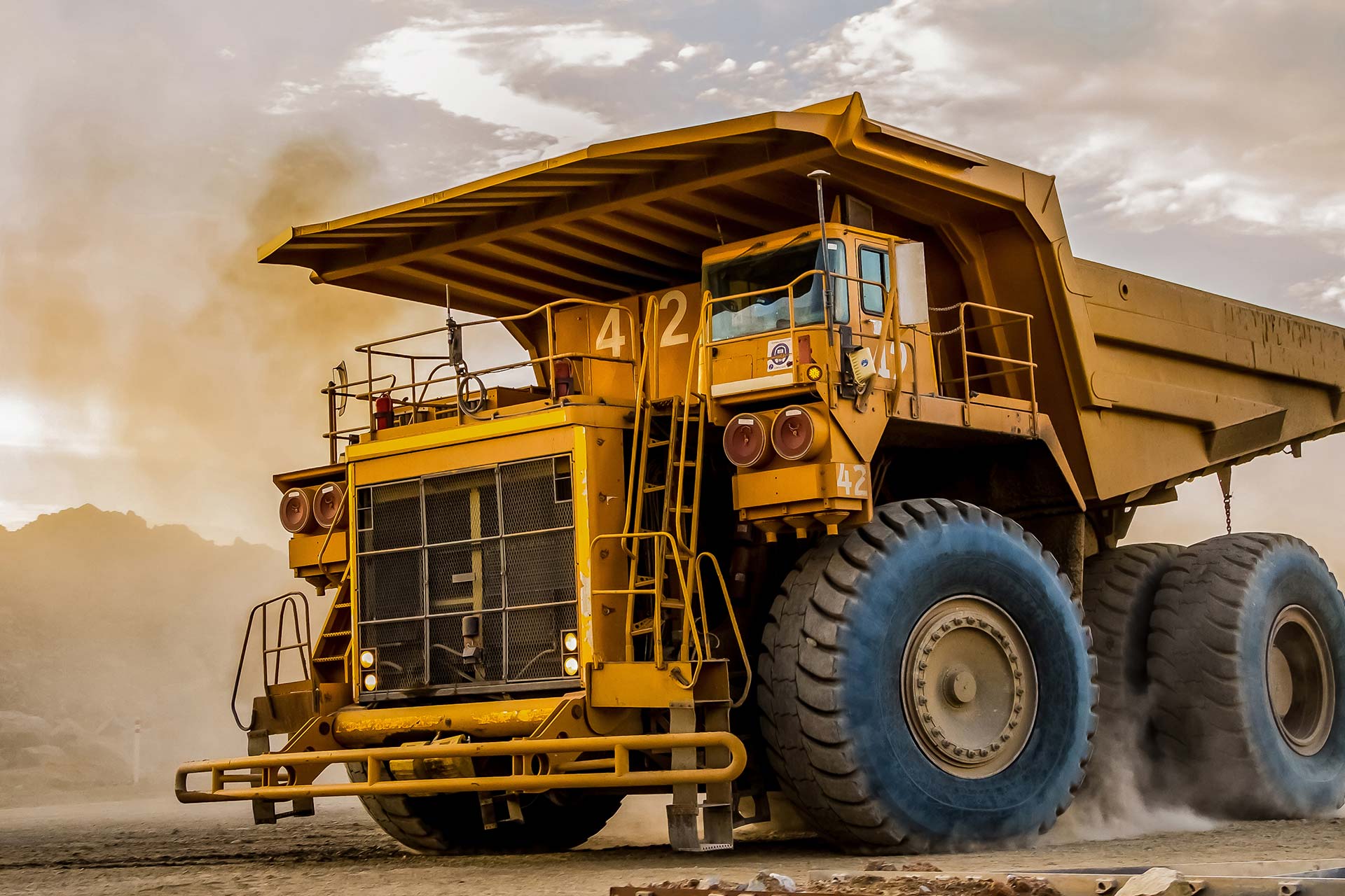 gold_copper,cobalt_coltan_mining_truck